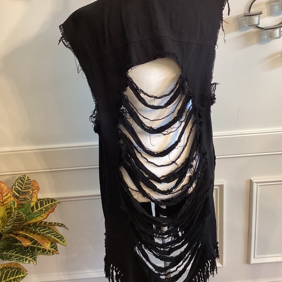 DENIM BLACK DISTRESSED SLEEVELESS JACKET (Size: 1X) - Picture 6 of 9